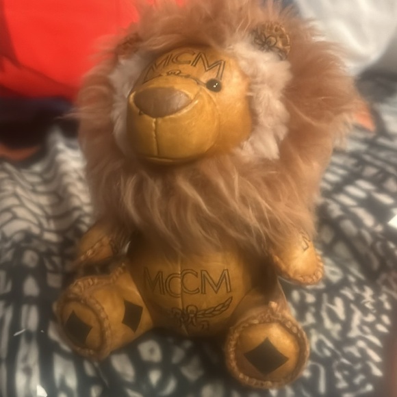 Very Rare MCM Lion Charm IYKUK - Picture 2 of 3